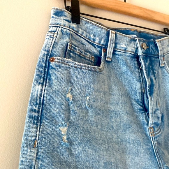 New Old Navy Extra High-Waisted Button-Fly Sky-Hi
Straight Cut-Off Jean Short 10 - Picture 4 of 11